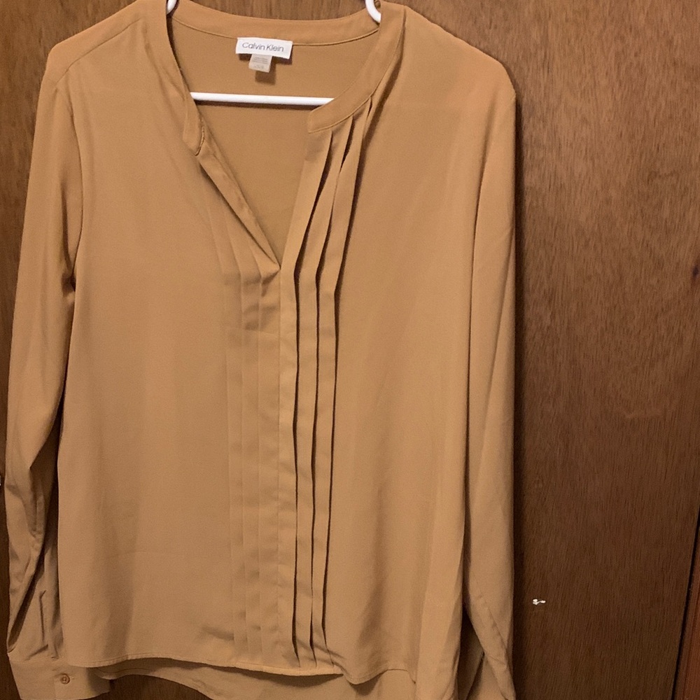 Calvin Klein Women's Beige Blouse Size Large. Great for Professionals.